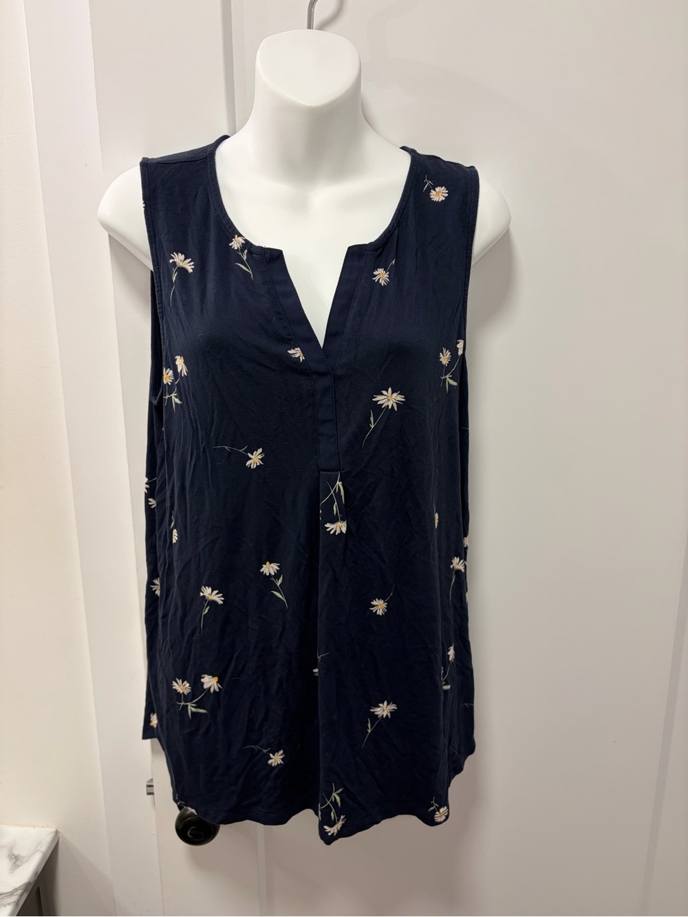 Reitmans Navy Floral Split-Notch Sleeveless Tank